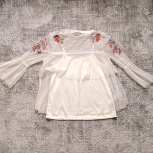 White lace floral top. Size Large (fits like a medium)